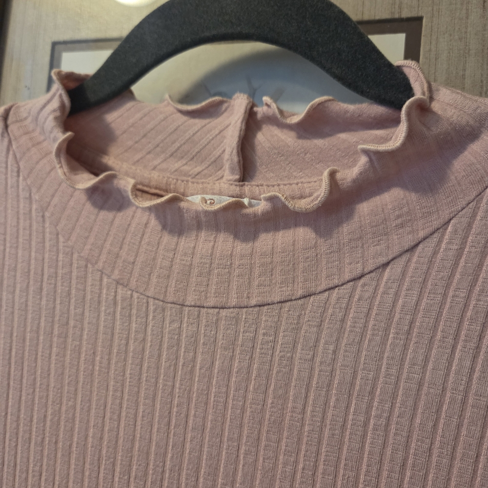 Sleeveless Pink Ribbed Top - Picture 3 of 6